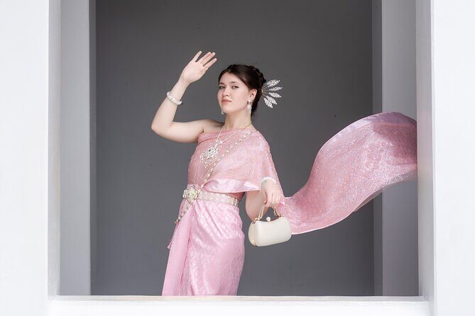 Thai Costume Photography at Wat Arun/Pho Temple: Bangkok - Who Would Love This Tour?  