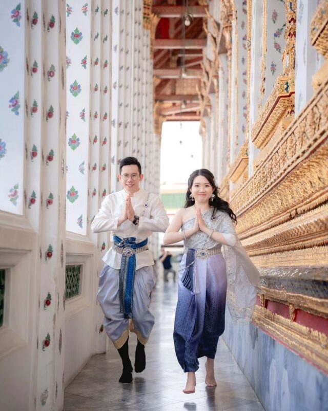 Thai Costume Rental Bangkok by Absolute Thai - Picking a costume at Tha Tian