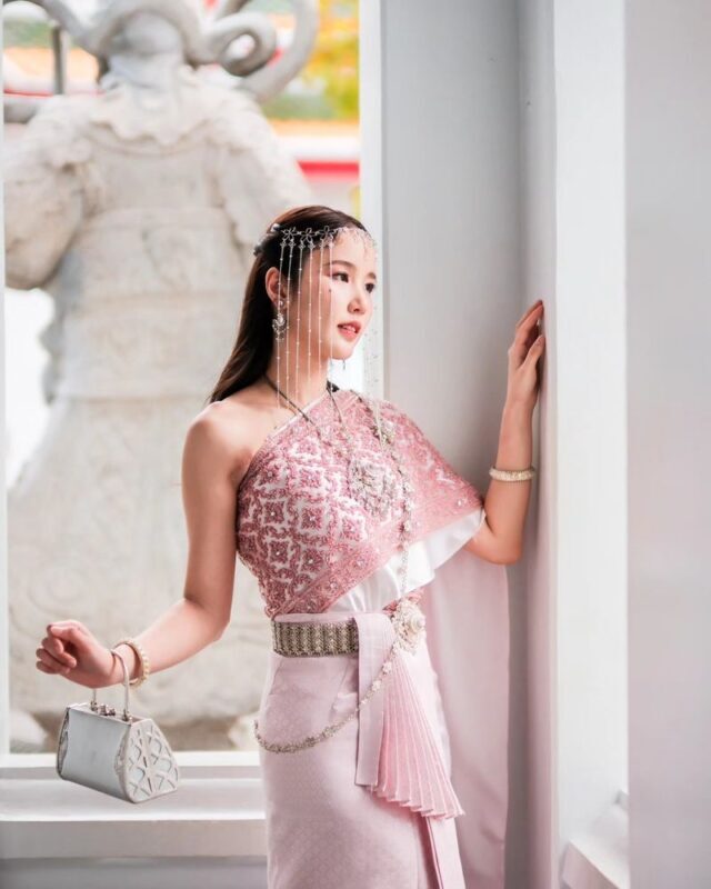 Thai Costume Rental Bangkok by Absolute Thai - A full day for temples and photos