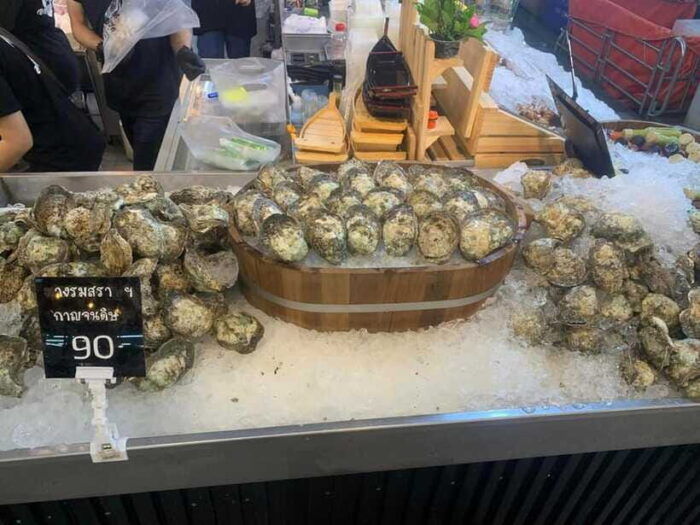 Thailands Iconic Markets VIP Private Group Tour - Chandelier Seafood Market