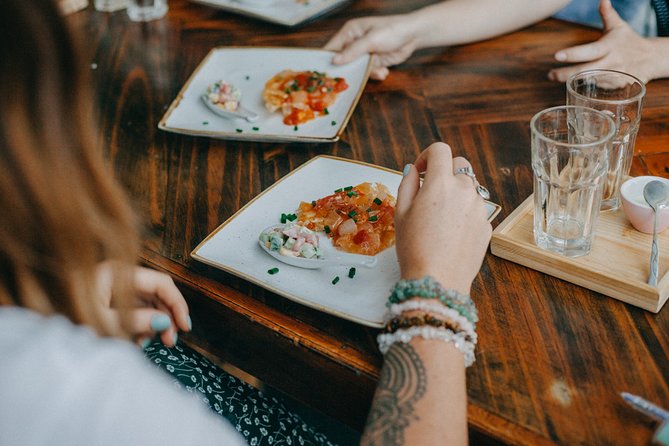 The 10 Tastings of Hoi An: Private Street Food Tour - Exploring Local Food Stalls and Eateries