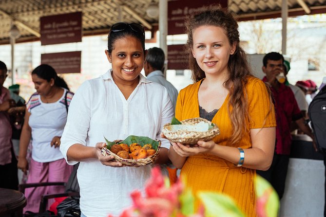 The 10 Tastings of Kandy With Locals: Private Street Food Tour - Exploring the Vibrant Food Markets