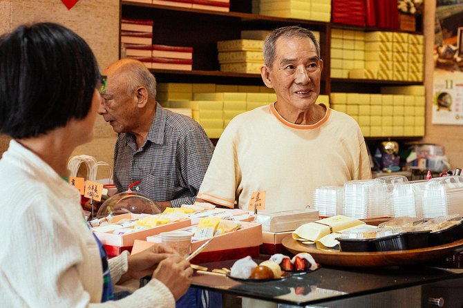 The 10 Tastings of Taipei With Locals: Private Street Food Tour - Aromatic Beef Noodles