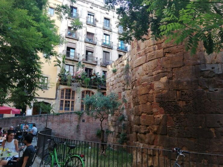 The 5 Charms of Gothic Area - Charming Squares With Calm Atmosphere