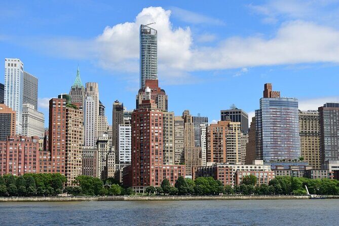 The 9/11 Ground Zero and Manhattan Walking Tour - Passing through Chinatown