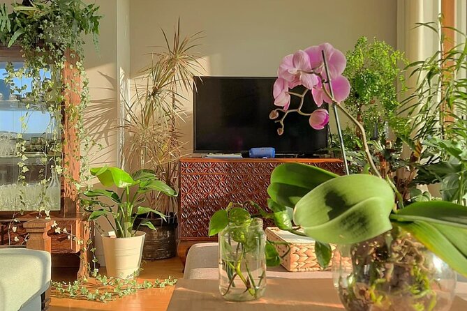 The Art of Eating and Making Friends - Building Connections Through Food