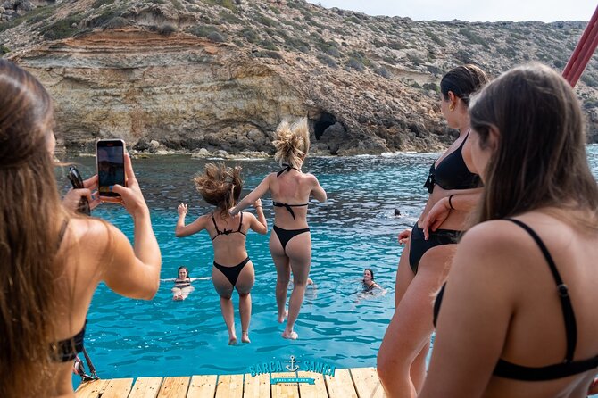 The Best Boat Party Mallorca Barca Samba - Common Questions