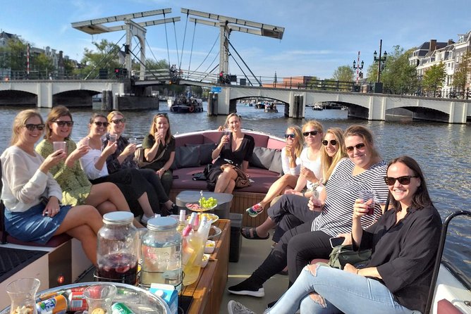 The Best Boat Trip Through the Amsterdam Canals - Minimum Traveler Requirements