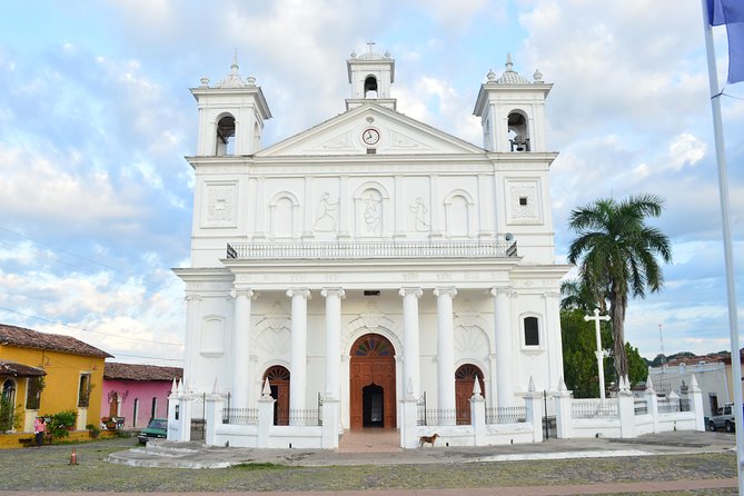 The Best Colonial Town With Clobbestone Streets: Suchitoto and Ilopango Lake - Tour Details
