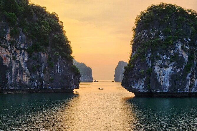 The BEST Lan Ha Bay Sunset Boat Tours from Cat Ba Island - Good To Know