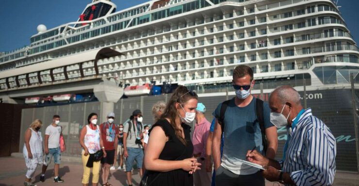 The BEST Los Angeles Tours and Things to Do - Echo Park Lake Swan Pedal Boat Rental