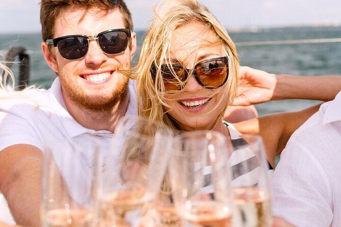 The best Miami boat party with DJ, drinks and lights of the city - A Deep Dive into the Experience