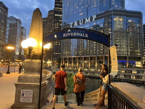 The Best of Chicago in 2H Walking Tour - Pricing and Reservation