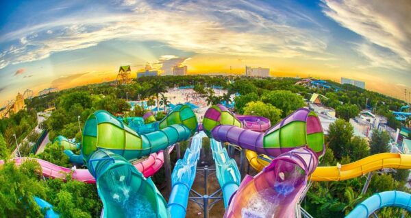 The BEST Orlando Water Parks - Water Park With the Best Wave Pool