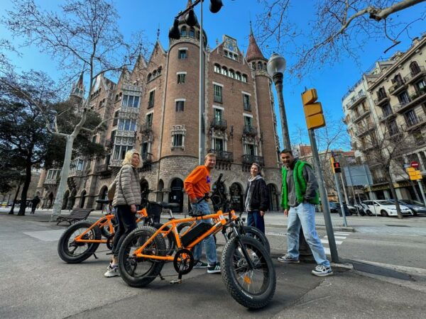 The BEST Unique Guided City Tour Barcelona 2-3h Bike/E-Bike. - Tour Duration