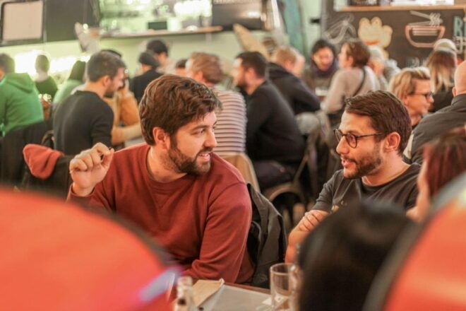 The Biggest Pub Quiz in Valencia - Booking and Prize Information