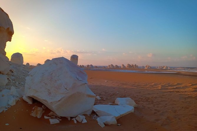 The Black and The White Desert - Desert Landscapes and Tranquility