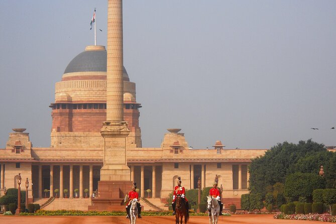 The Change of Guard Ceremony at the Presidential Palace in New Delhi - Directions