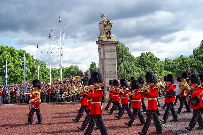 The Changing of the Guard - Exclusive Guided Walking Tour - Overview of the Tour