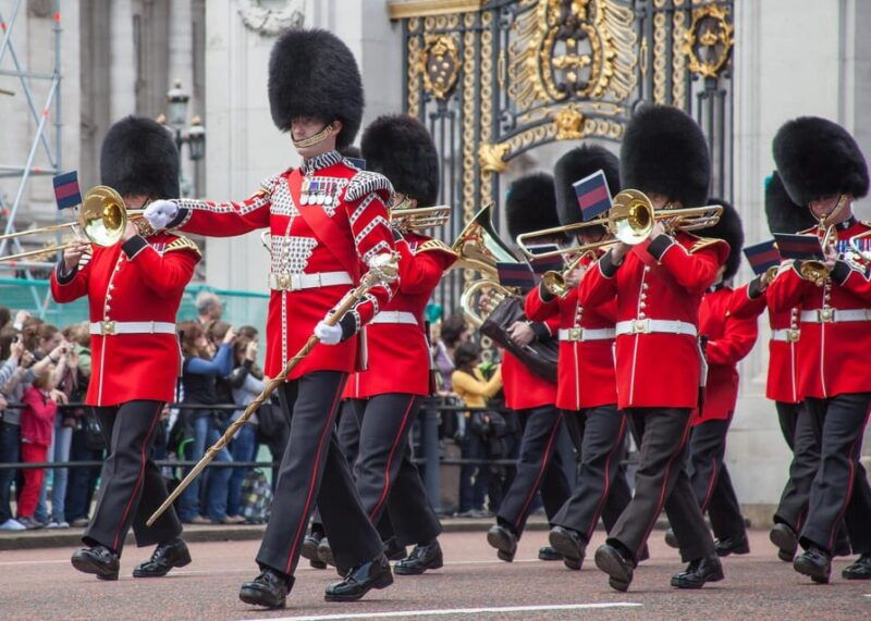The Changing of the Guard Experience with Thames Boat ride - Who is This Tour Best Suited For?