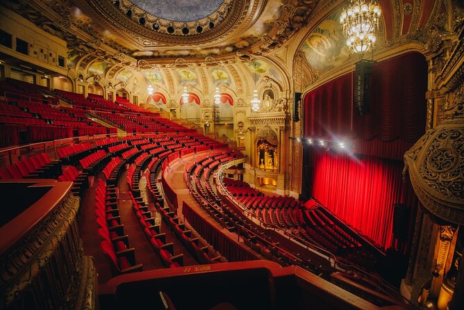 The Chicago Theatre Tour Experience - Famous Performers at the Chicago Theatre