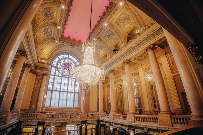 The Chicago Theatre Tour Experience - Common Questions