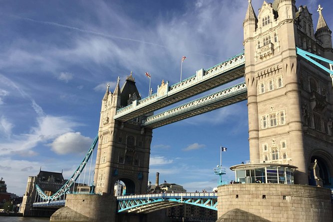 The City Through the Centuries: a Self-Guided Audio Tour of London - Cultural Hotspots and Museums