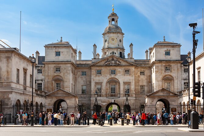 The Crown Outdoor Escape Game in London - Meeting and Pickup