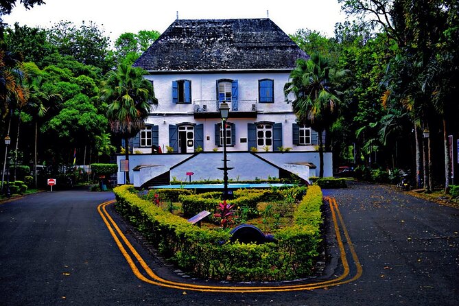 The East of Mauritius: Full-Day Incl Visit to Ile Aux Aigrettes & Lunch - Dining Experience