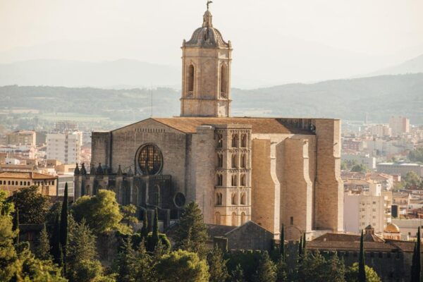 The Essential Spots of Girona - Taking in Living History