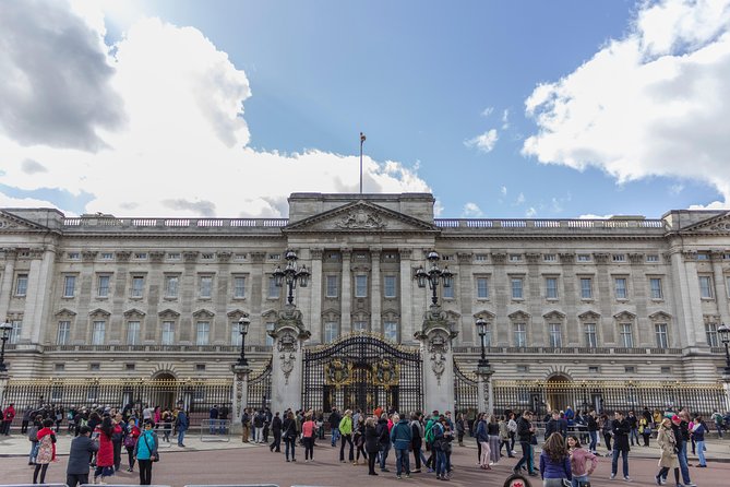 The Eye, Westminster, and Buckingham Palace: A Self-Guided Audio Tour of London - Tour Overview