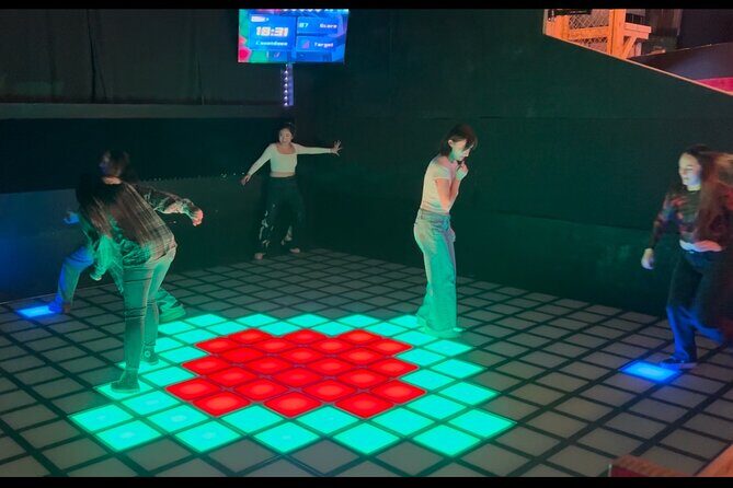 The Floor is Lava Digital Game Floor - Group Size and Social Aspects