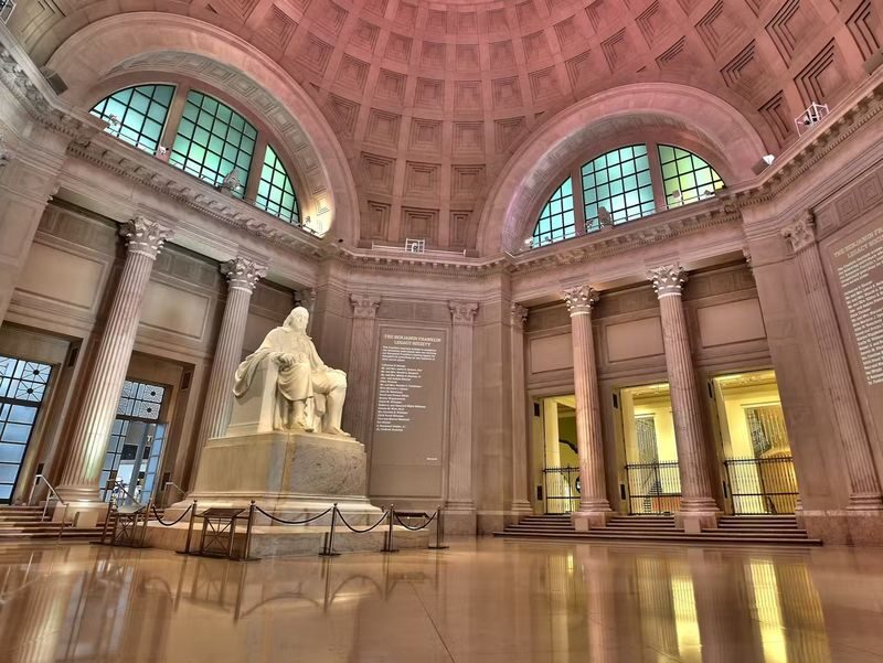 The Franklin Institute Science Museum Ticket - Live demonstrations bring science into the room