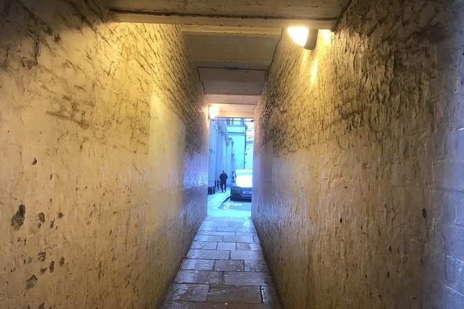 The Ghosts of the Secret Alleyways of Old London Town - Inclusions and Guidelines for the Tour