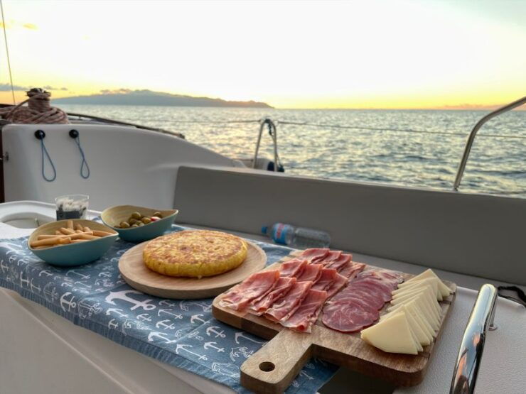 The Giants: Sailing Excursion With Swimming, Drink & Tapas - Activity Details
