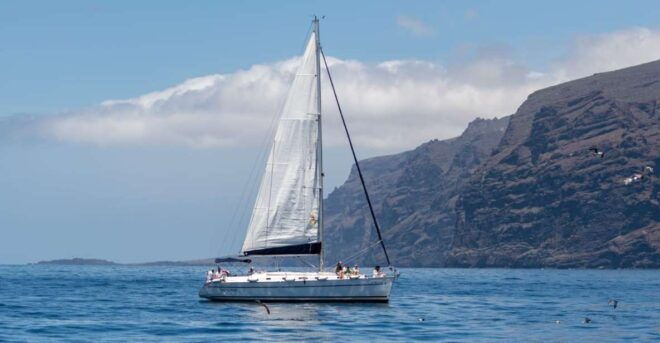 The Giants: Sailing Excursion With Swimming, Drink & Tapas - Full Description