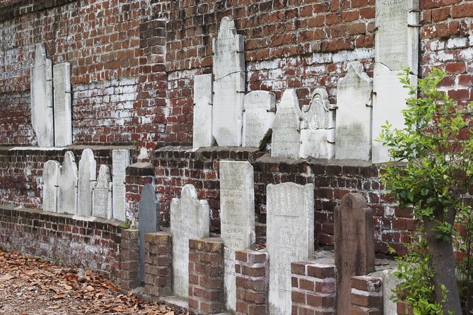 The Grave Tales Ghost Tour in Savannah - Highlights and Spooky Stories