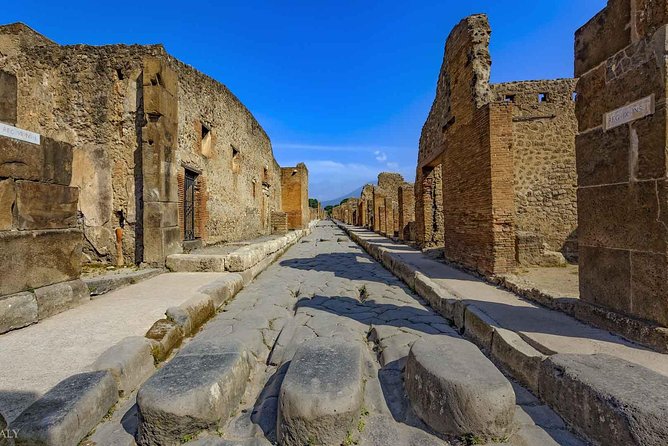 The Great Beauty of Ancient Pompeii Told by a Local Guide / Archaeologist - Pompeiis Rich History Unveiled