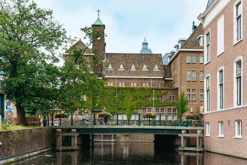 The Hague: Canal Cruise with music from local artists - Who Will Love This Tour?
