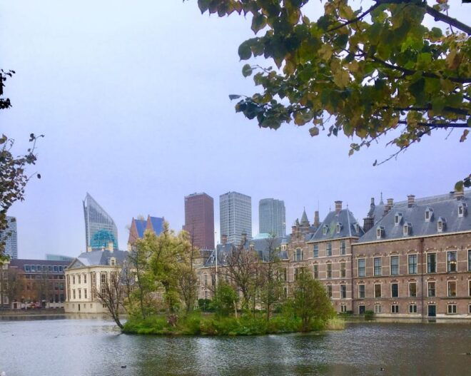 The Hague Highlights: Bike Tour - Live Tour Guide in Dutch