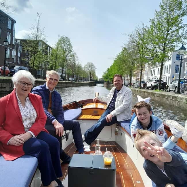 The Hague: individual tickets for an electric boattour! - Discovering The Hague from the Water: What to Expect