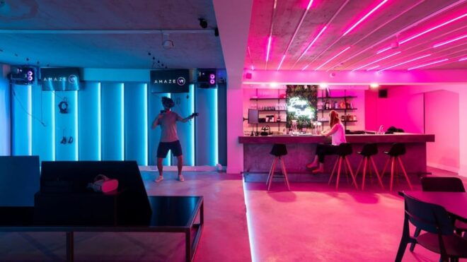 The Hague: VR Escape Room for 2 - 4 People - Suitability and Guidance