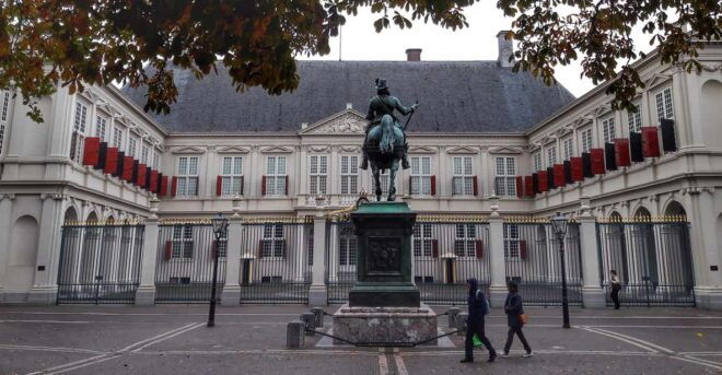 The Hague Walk With an Architect - Historical Significance of Binnenhof