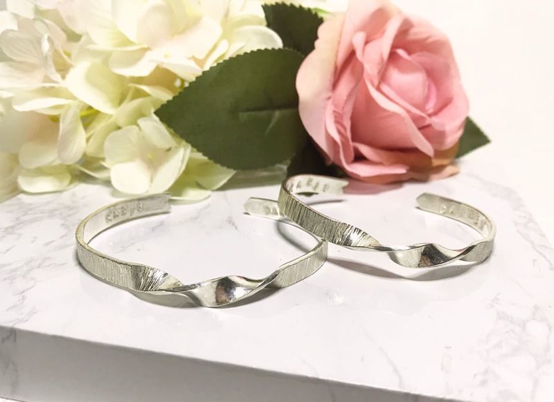 The Handcrafter Workshop | Metal Art, Pendant, Ring, Bangle, Leather, Pressed Flower - The studio setting and how instruction can vary