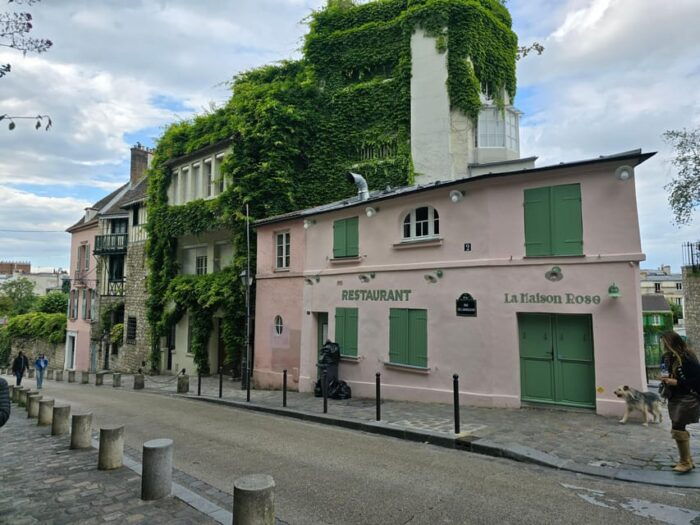 The Historic District of Montmartre - Exploring the Artists Quarter