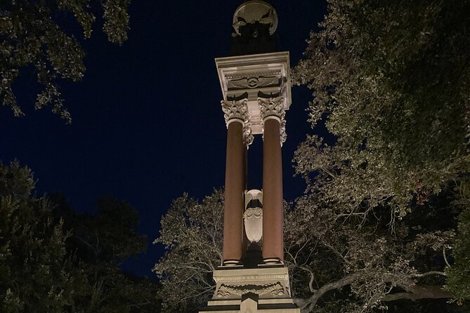 The History Buff Downtown Savannah Walking Tour - Expert Tour Guide and Commentary