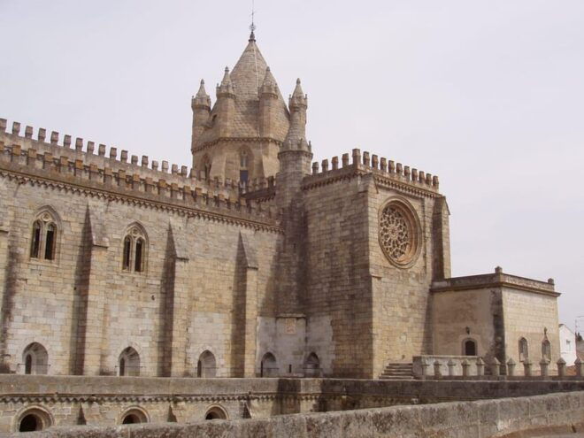 The History of Portugal Told in Évora - Praça Do Giraldo and Landmarks