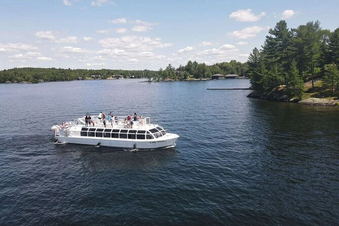The Lake Rosseau Cruise - Pass By Stunning Landscapes