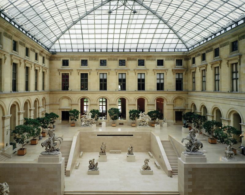 The Louvre Museum Ticket - Choosing between the audio guide, host, and tour