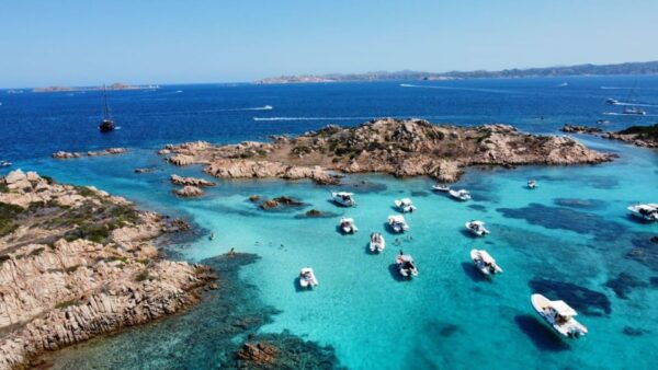THE MADDALENA ARCHIPELAGO: EXCURSION ON BOARD MAUI - The Sum Up